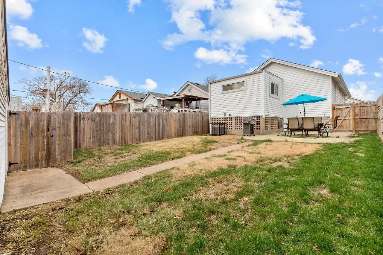 Blue Door Bungalow | Jz Vacation Rentals Saint Louis 0*,
